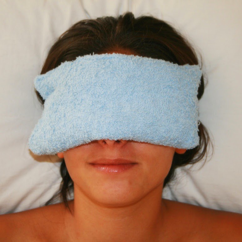 hot or cold compress for swollen eyelid